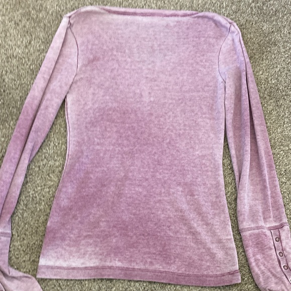 Lavender Long Sleeve V-Neck Top - Picture 4 of 4